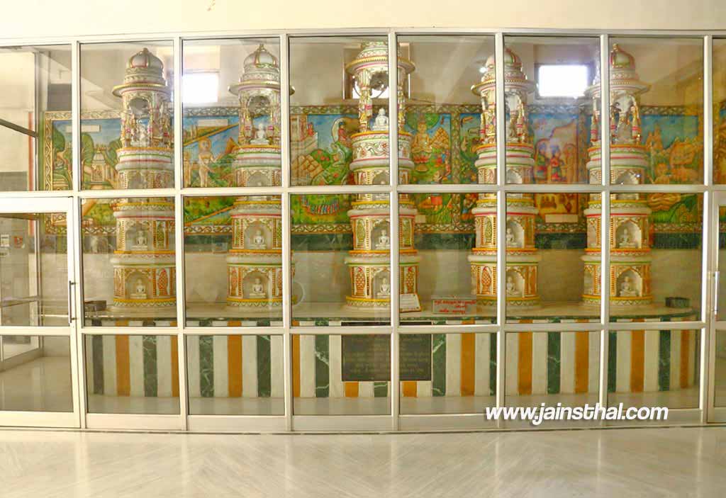 -shree--parshavnath-digambar-jain-atishay-kshetra-jalalabad-.jpg