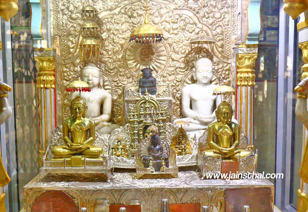 -shree--parshavnath-digambar-jain-atishay-kshetra-jalalabad-.jpg