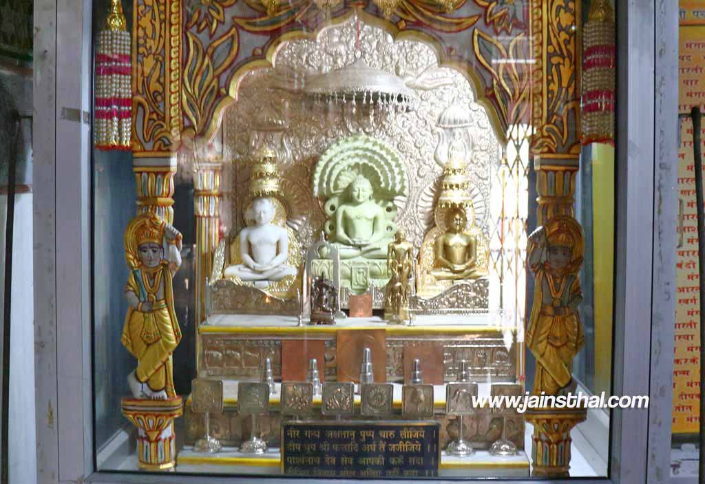 -shree--parshavnath-digambar-jain-atishay-kshetra-jalalabad-.jpg