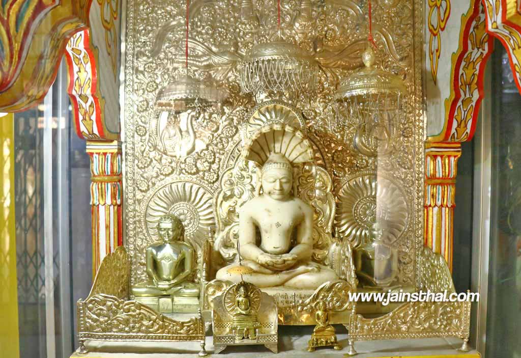 -shree--parshavnath-digambar-jain-atishay-kshetra-jalalabad-.jpg