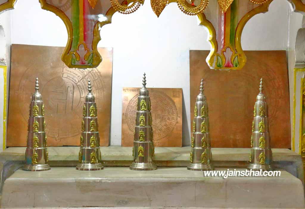 -shree--parshavnath-digambar-jain-atishay-kshetra-jalalabad-.jpg