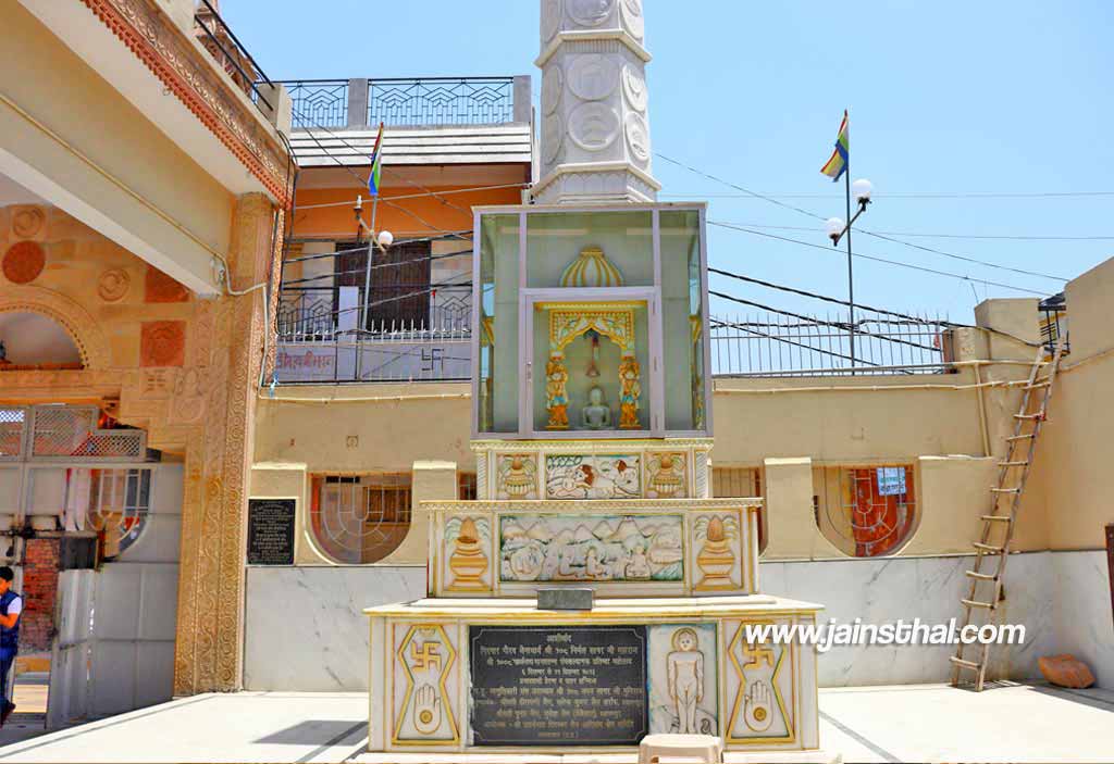 -shree--parshavnath-digambar-jain-atishay-kshetra-jalalabad-.jpg