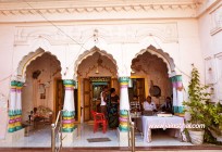 -shri--chandraprabha-jain-atishay-kshetra-behsuma-.jpg