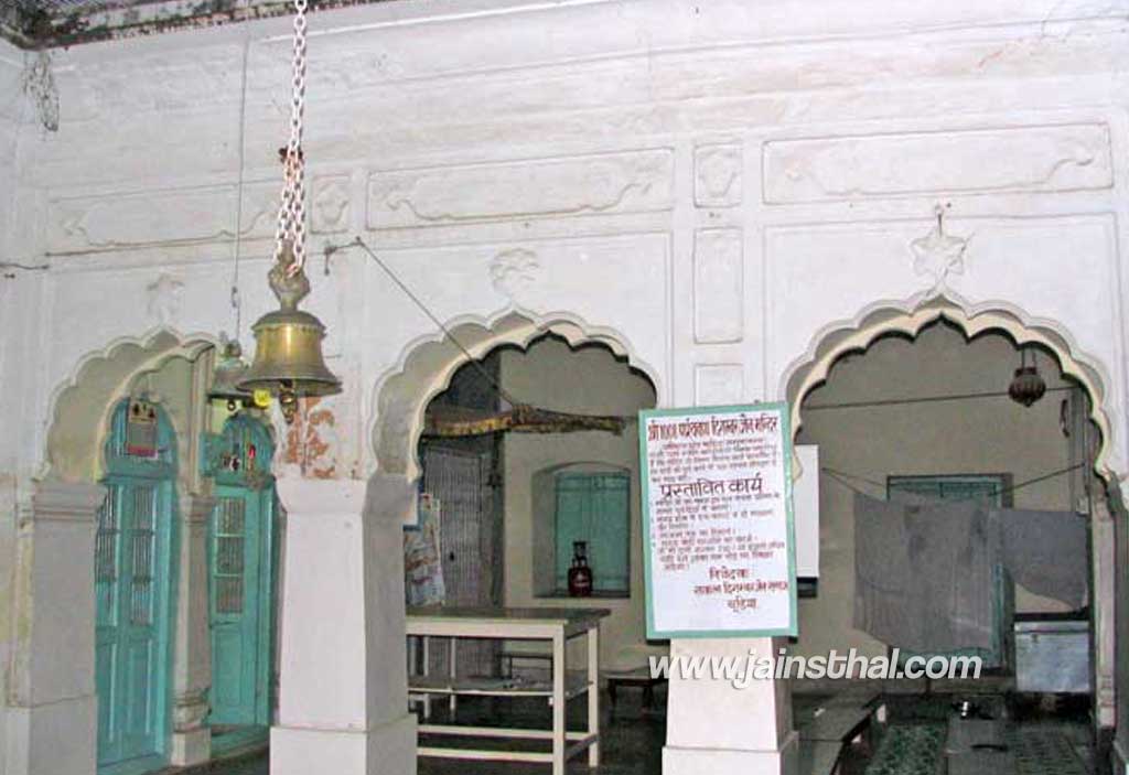 -buria-jain-mandir-old-hall.jpg