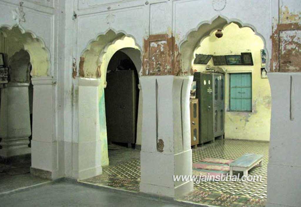 -buria-jain-mandir-old-hall-.jpg