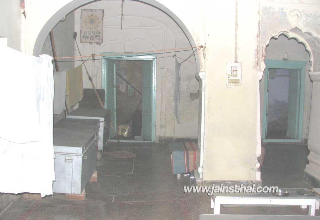 -buria-jain-mandir-old-hall-.jpg
