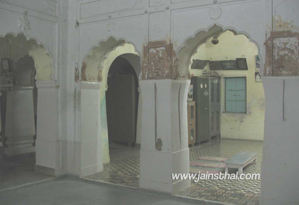 -buria-jain-mandir-old-hall-.jpg